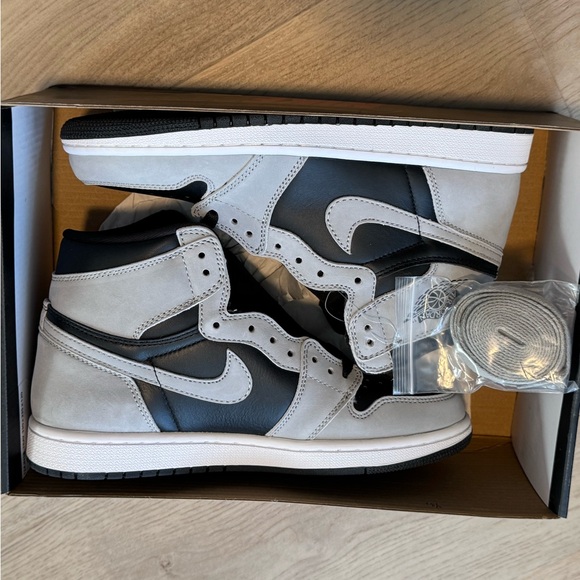 Mens High-Top Sneakers - Black and Gray
